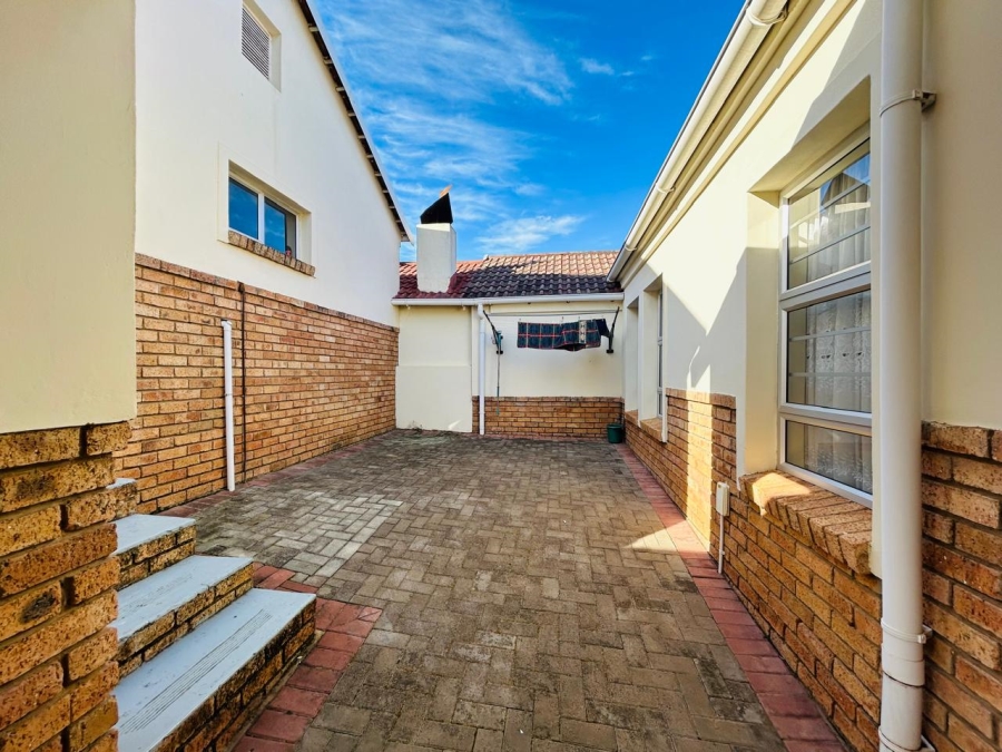 2 Bedroom Property for Sale in Beacon Bay Eastern Cape